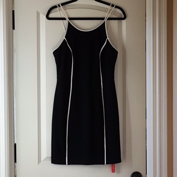 Trina Turk Dresses & Skirts - Trina Turk Black and White Mini Dress Sz 6